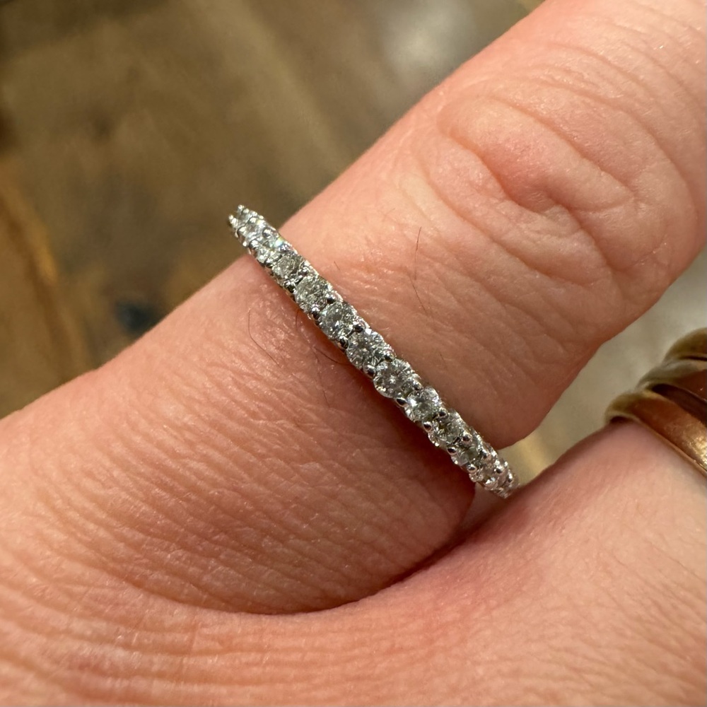 10K White Gold Diamond Wedding Band